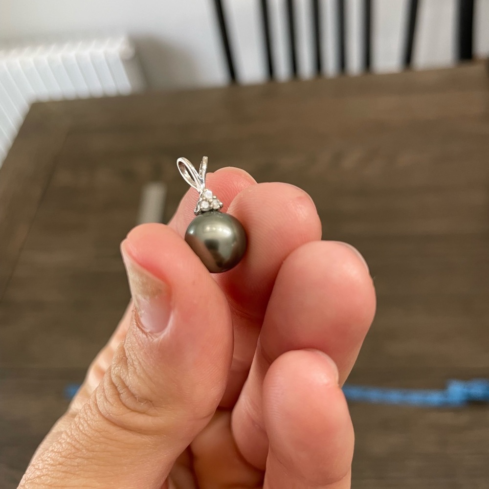 Pearl Necklace - Picture 7 of 10